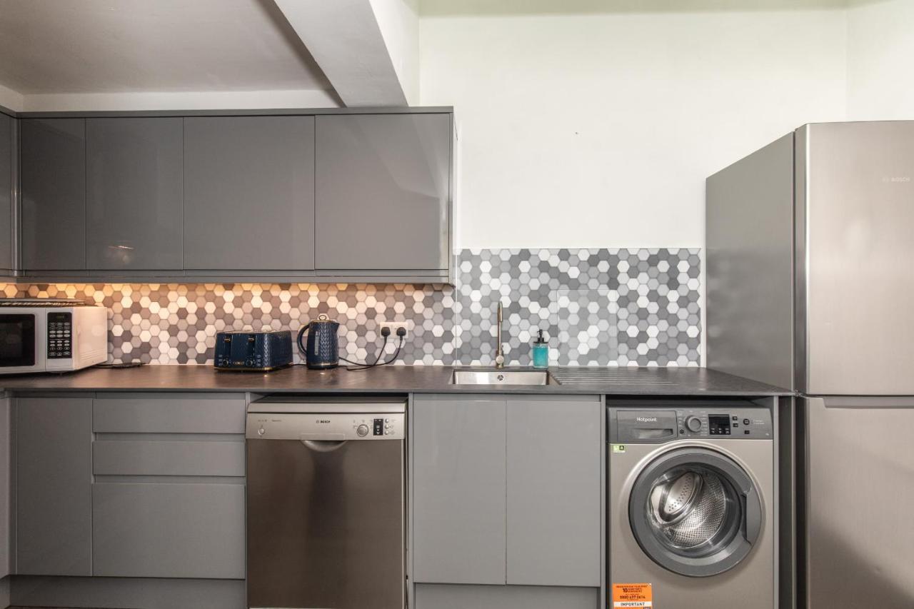 Apartamento Location,4-br House,churchill Square Car Park & Sea-2 Min, Conference Centre 3 Min, Shops, Restaurants, I-360, Pier - Walking Distance Brighton