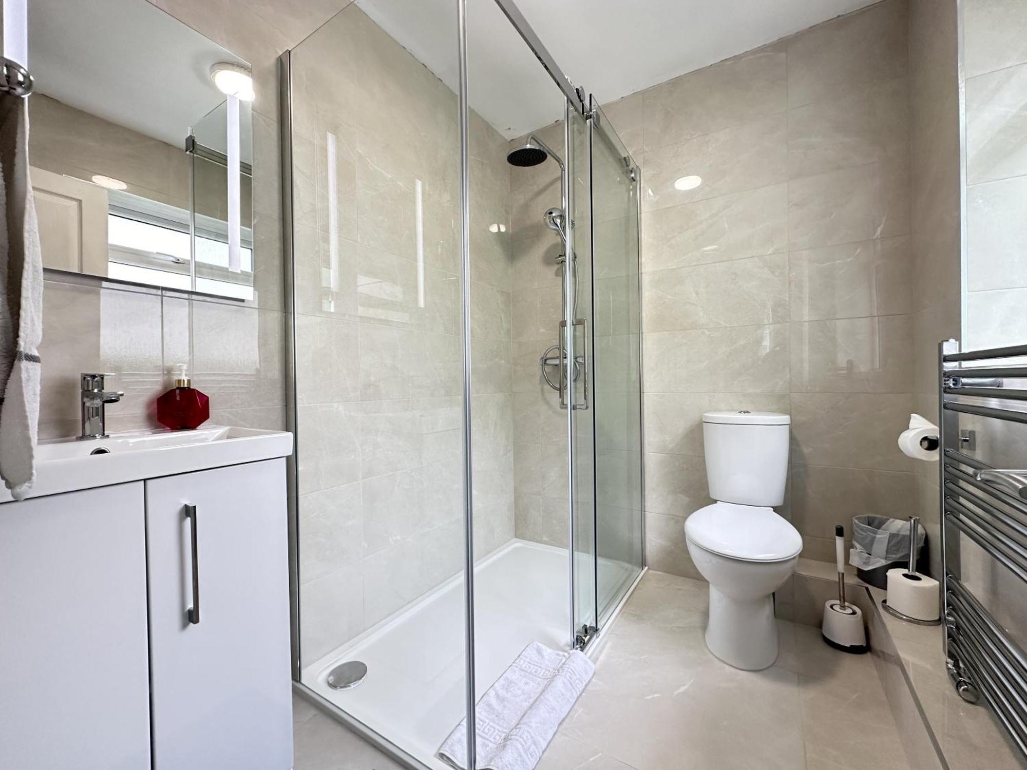 Apartamento Location,4-br House,churchill Square Car Park & Sea-2 Min, Conference Centre 3 Min, Shops, Restaurants, I-360, Pier - Walking Distance Brighton
