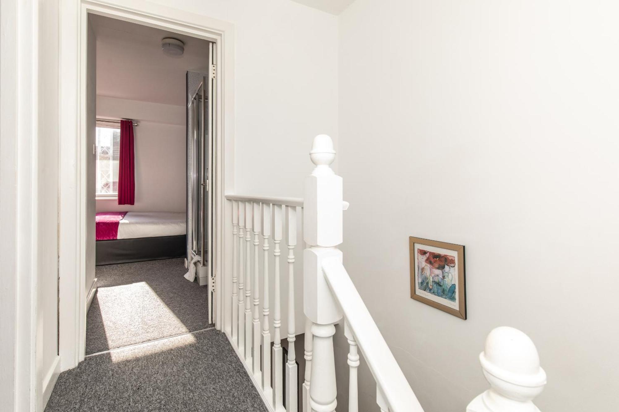 Location,4-br House,churchill Square Car Park & Sea-2 Min, Conference Centre 3 Min, Shops, Restaurants, I-360, Pier - Walking Distance