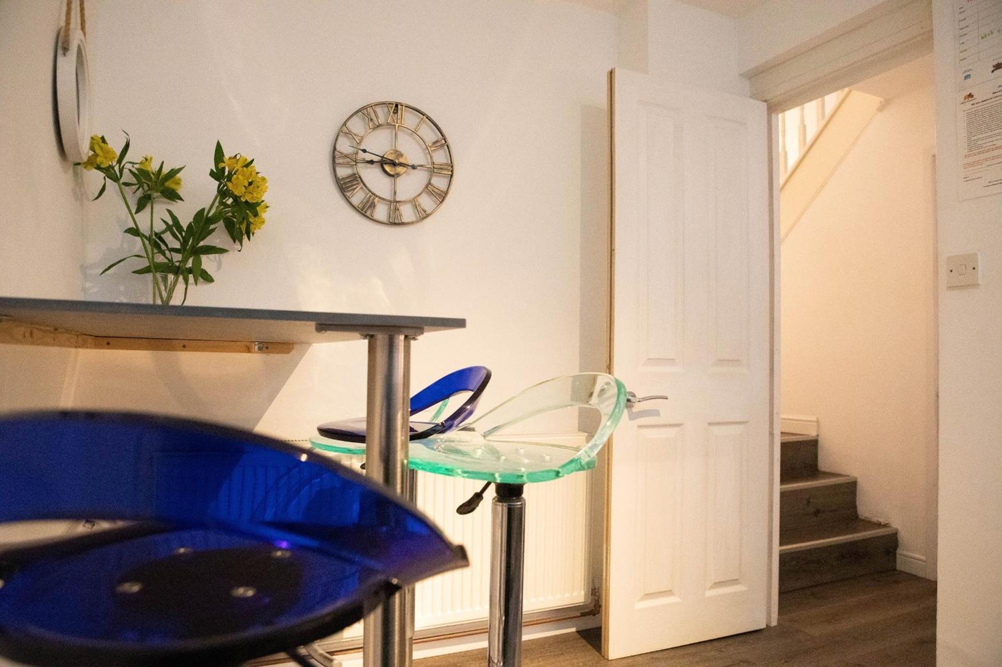 Apartamento Location,4-br House,churchill Square Car Park & Sea-2 Min, Conference Centre 3 Min, Shops, Restaurants, I-360, Pier - Walking Distance Brighton