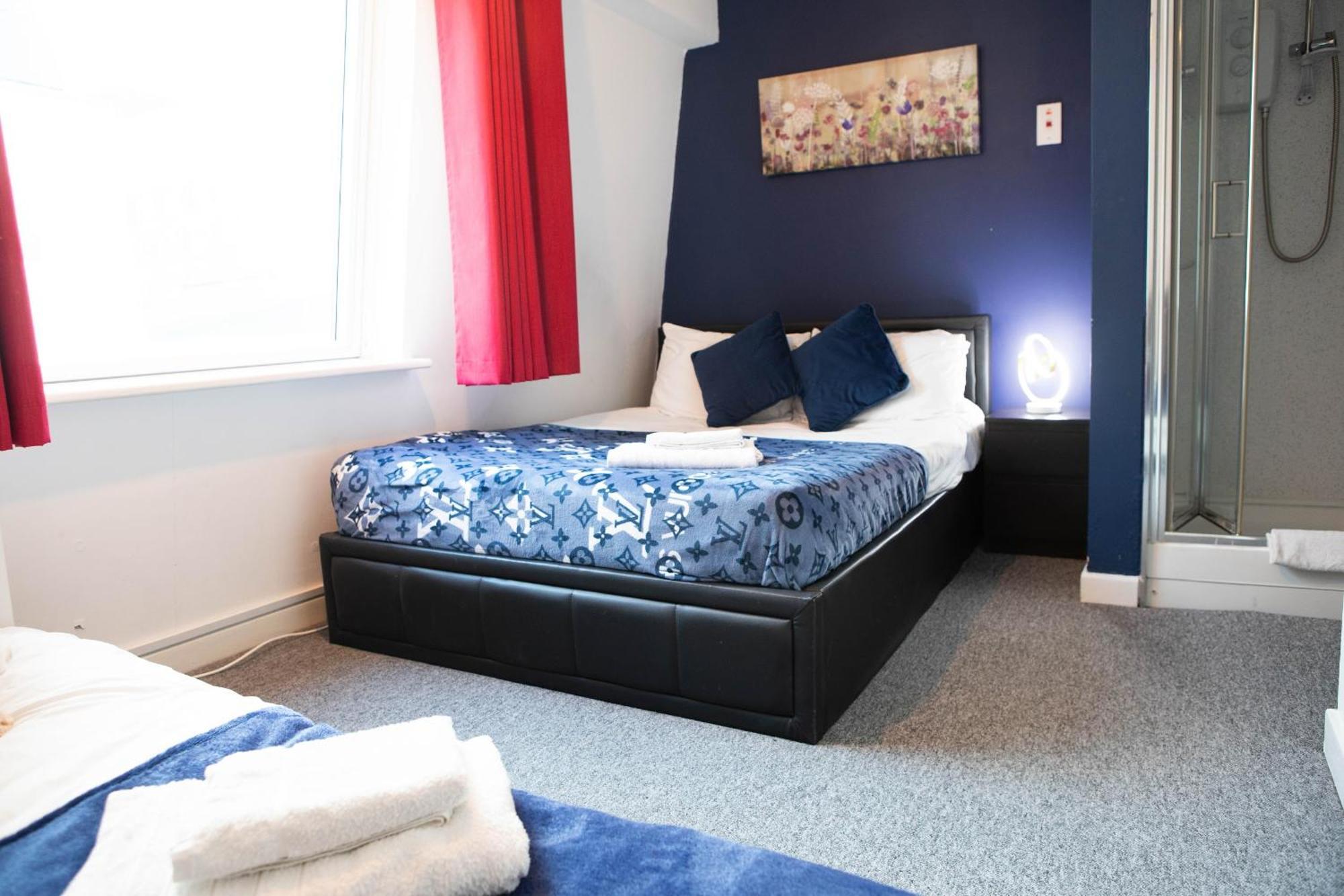 Location,4-br House,churchill Square Car Park & Sea-2 Min, Conference Centre 3 Min, Shops, Restaurants, I-360, Pier - Walking Distance *
