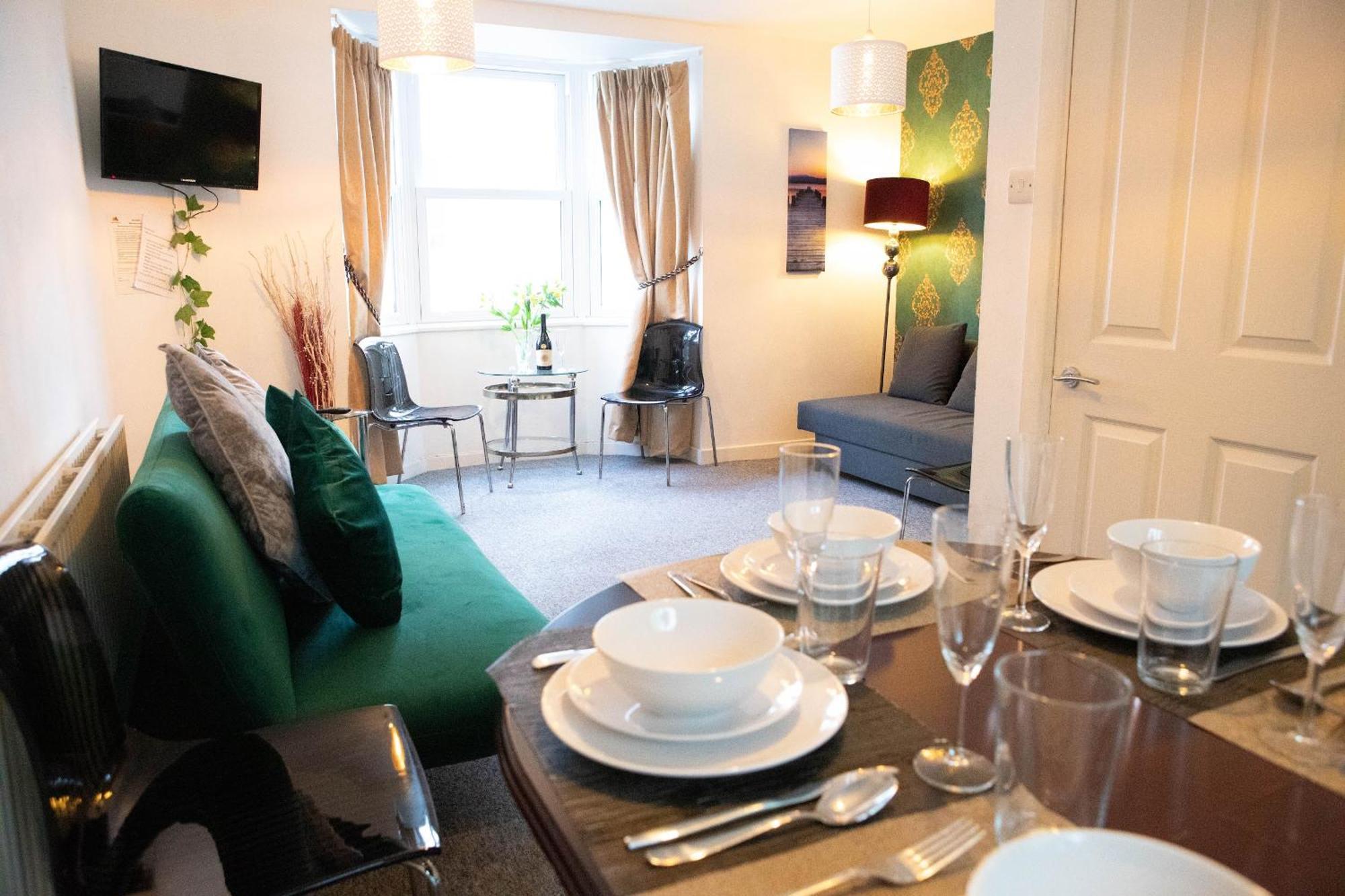 Location,4-br House,churchill Square Car Park & Sea-2 Min, Conference Centre 3 Min, Shops, Restaurants, I-360, Pier - Walking Distance * Brighton