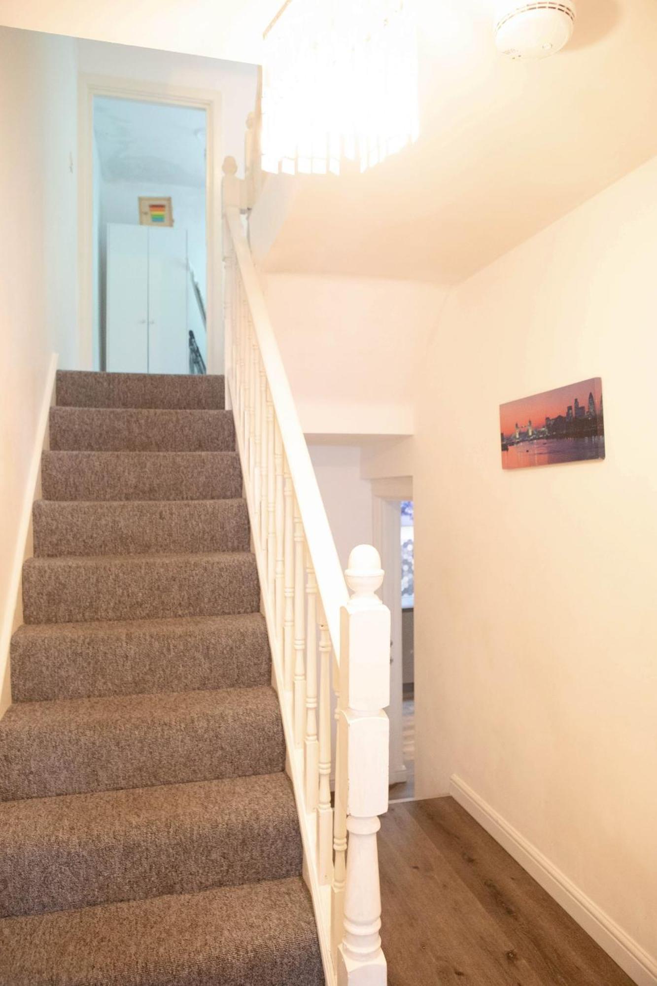 Location,4-br House,churchill Square Car Park & Sea-2 Min, Conference Centre 3 Min, Shops, Restaurants, I-360, Pier - Walking Distance Apartamento Brighton
