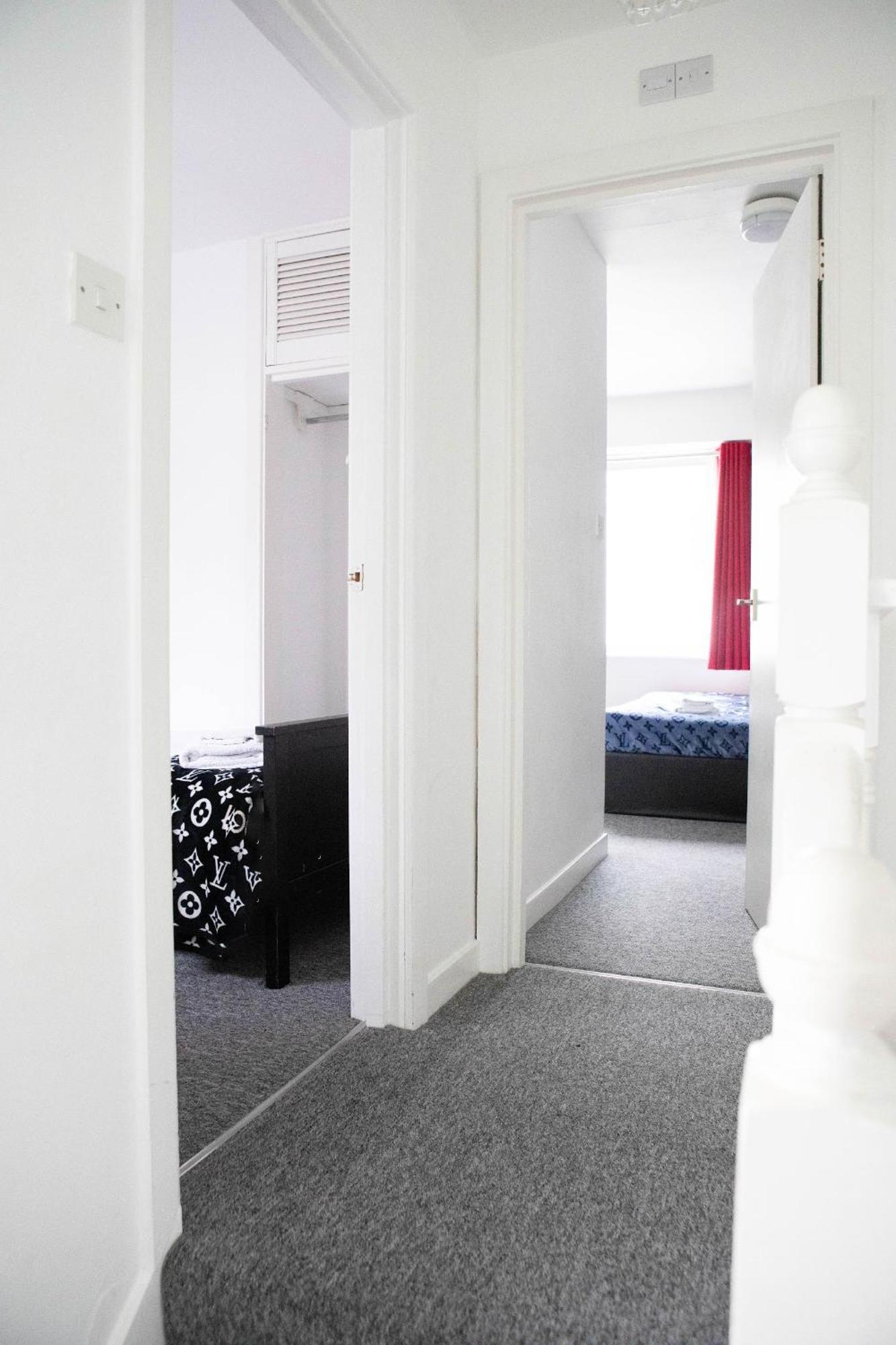 Location,4-br House,churchill Square Car Park & Sea-2 Min, Conference Centre 3 Min, Shops, Restaurants, I-360, Pier - Walking Distance *