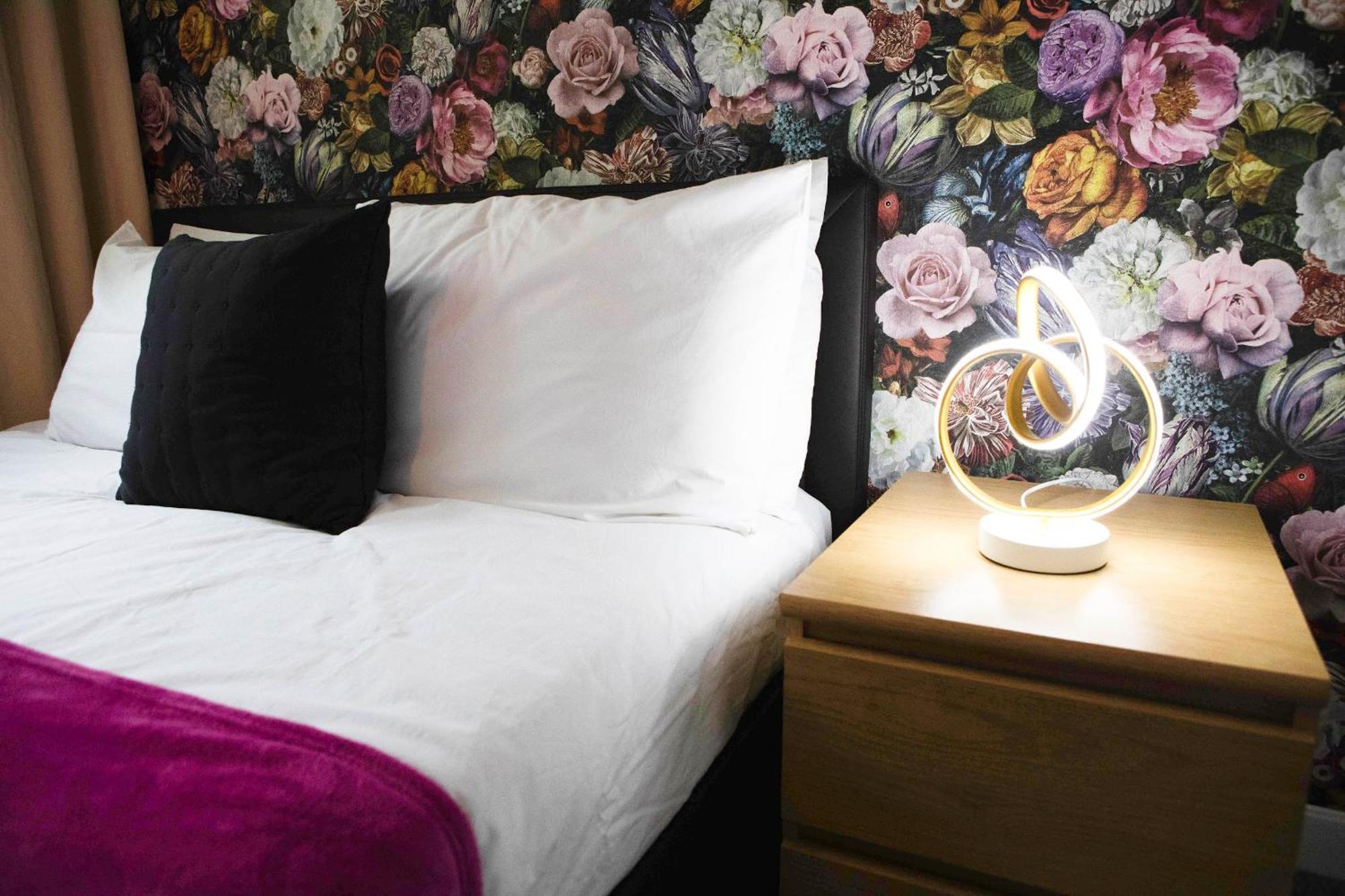 Apartamento Location,4-br House,churchill Square Car Park & Sea-2 Min, Conference Centre 3 Min, Shops, Restaurants, I-360, Pier - Walking Distance