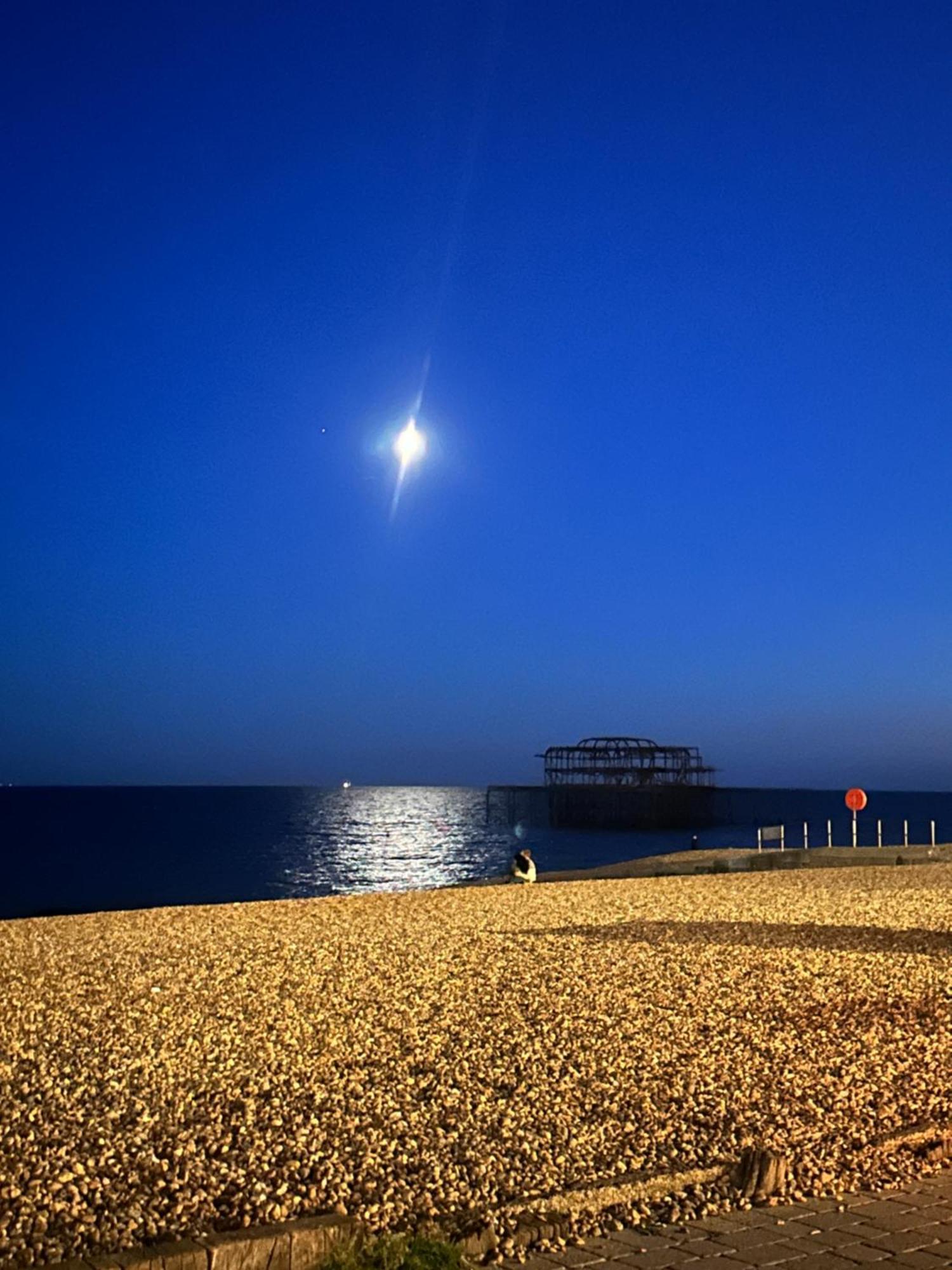 Location,4-br House,churchill Square Car Park & Sea-2 Min, Conference Centre 3 Min, Shops, Restaurants, I-360, Pier - Walking Distance Apartamento Brighton