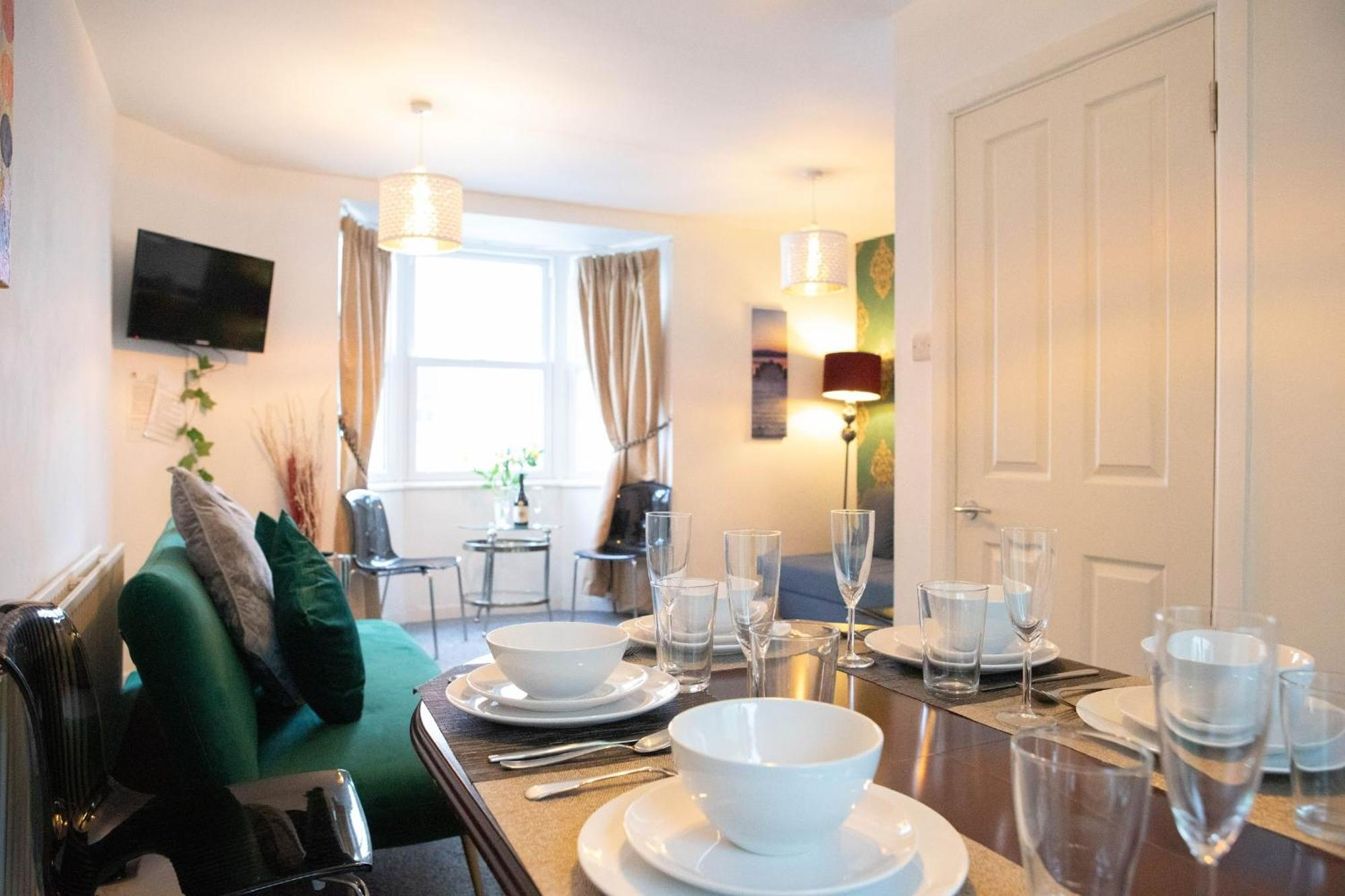 Apartamento Location,4-br House,churchill Square Car Park & Sea-2 Min, Conference Centre 3 Min, Shops, Restaurants, I-360, Pier - Walking Distance Brighton