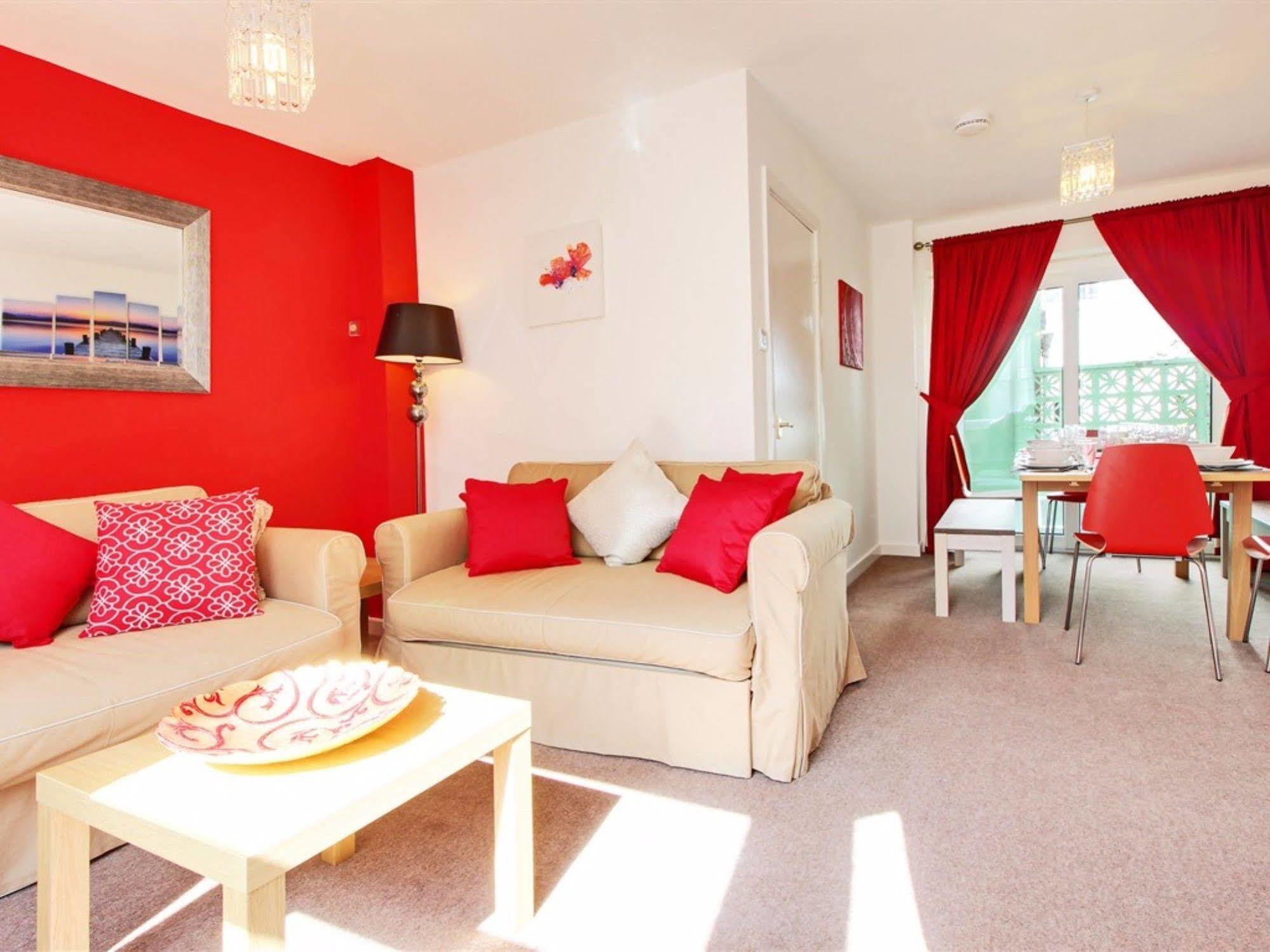 Location,4-br House,churchill Square Car Park & Sea-2 Min, Conference Centre 3 Min, Shops, Restaurants, I-360, Pier - Walking Distance * Brighton