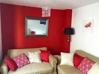 Apartamento Location,4-br House,churchill Square Car Park & Sea-2 Min, Conference Centre 3 Min, Shops, Restaurants, I-360, Pier - Walking Distance